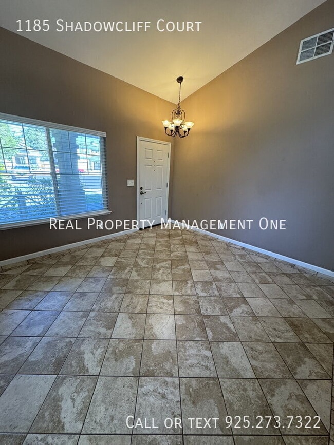 Foto del edificio - 1185 Shadowcliff Ct