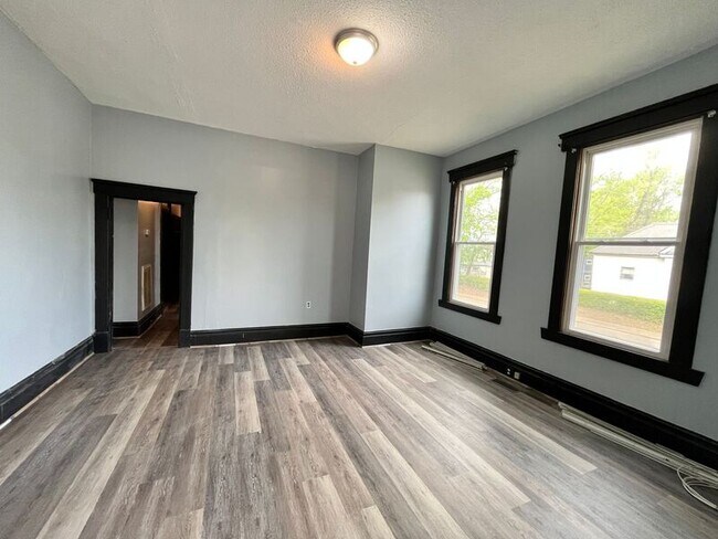 Foto del edificio - 1600 E 12th St