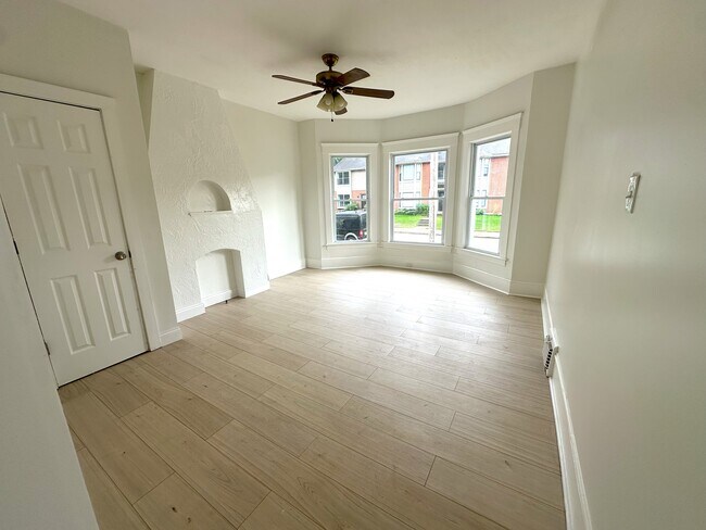 Foto del edificio - 7917 Linwood Ave