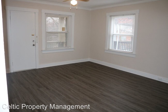 Building Photo - 905-911 W 40th Terrace