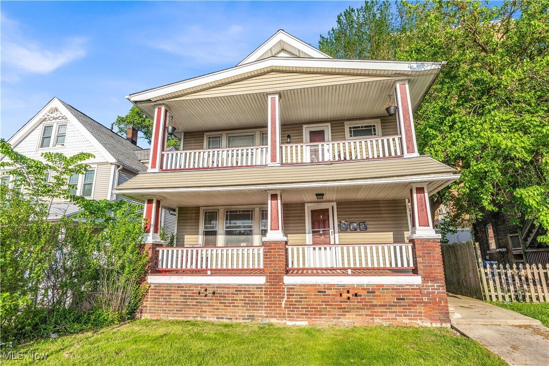 Foto principal - 1239 W 115th St