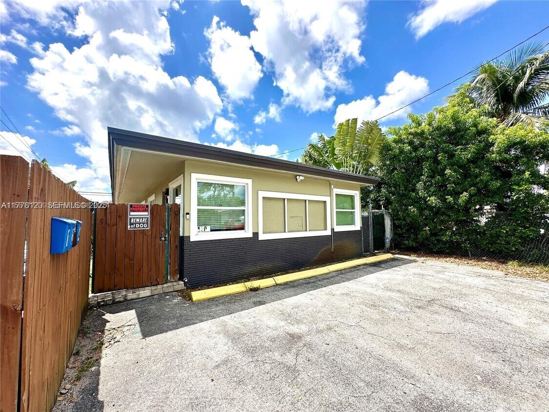 Foto principal - 1201 NE 5th Ave