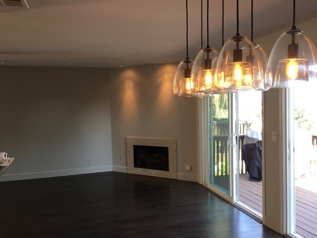 Building Photo - Stunning Panoramic Views in Fashion Valley!