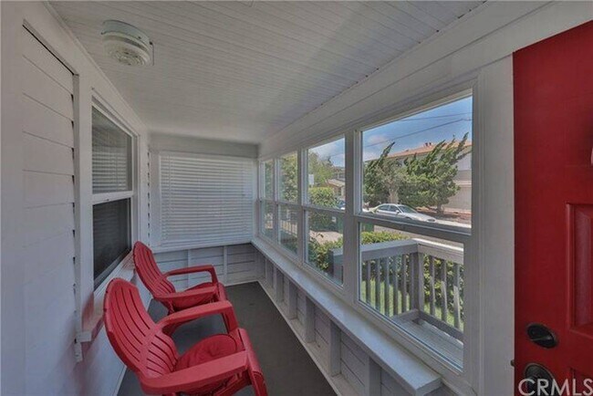 Front Sunroom - 1530 E 5th St