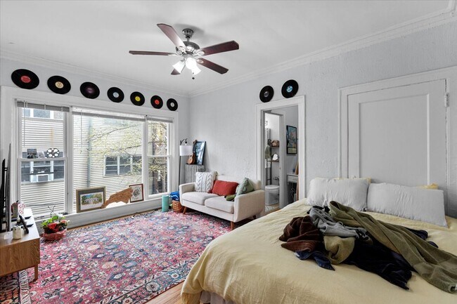 Foto del edificio - 3449 N Elaine Pl