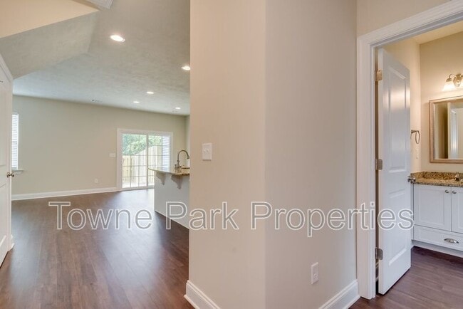 Building Photo - 1830 Butternut Dr