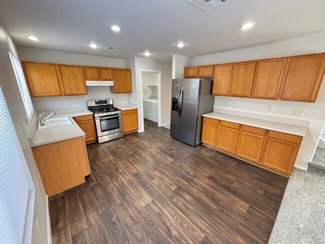 Foto del edificio - Beautiful 4Bed/3Bath/2Car residence located in Summerlin near Town Center Drive