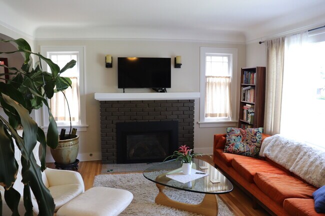 Sala de estar principal - 1019 W 21st Ave