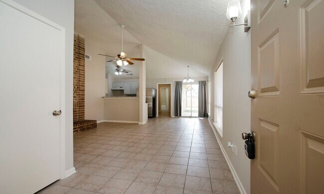 Foto del edificio - 22317 Tree House Ln