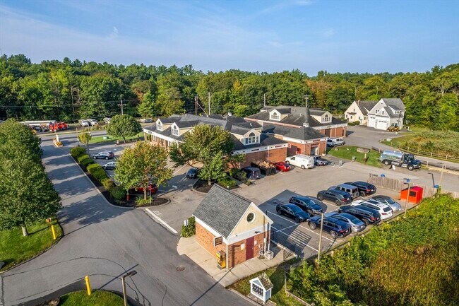 Building Photo - 107 Great Rd