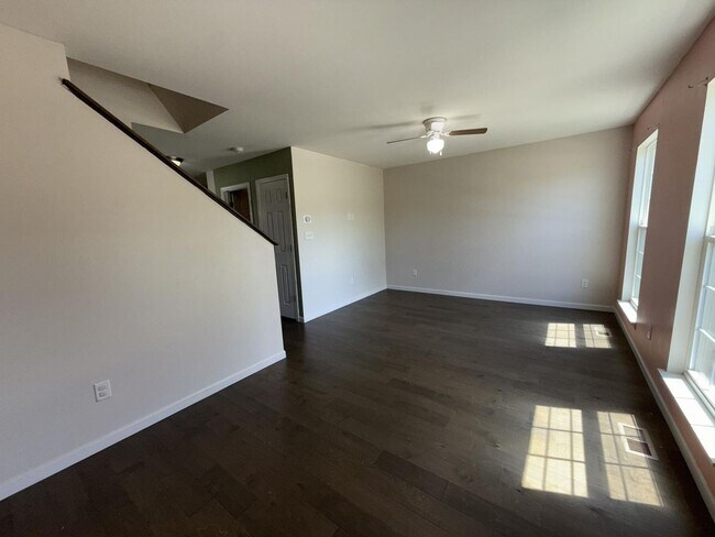 Foto del edificio - Beautiful 2 Bedroom / 2.5 Bath for Rent in Maryland Heights !