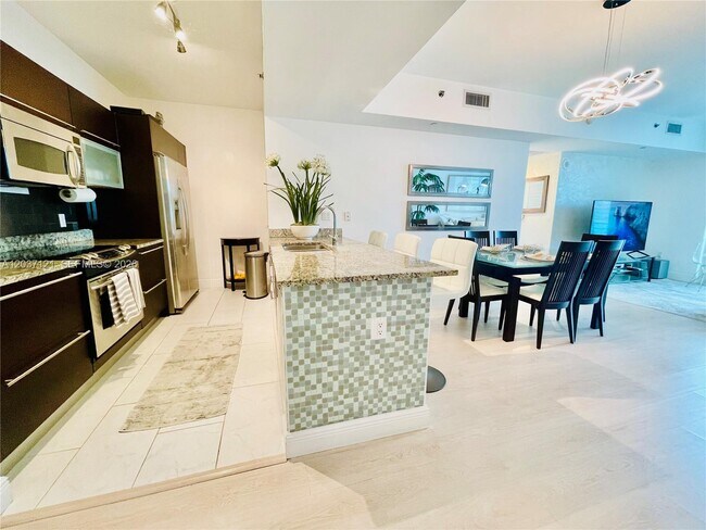 Building Photo - 950 Brickell Bay Dr