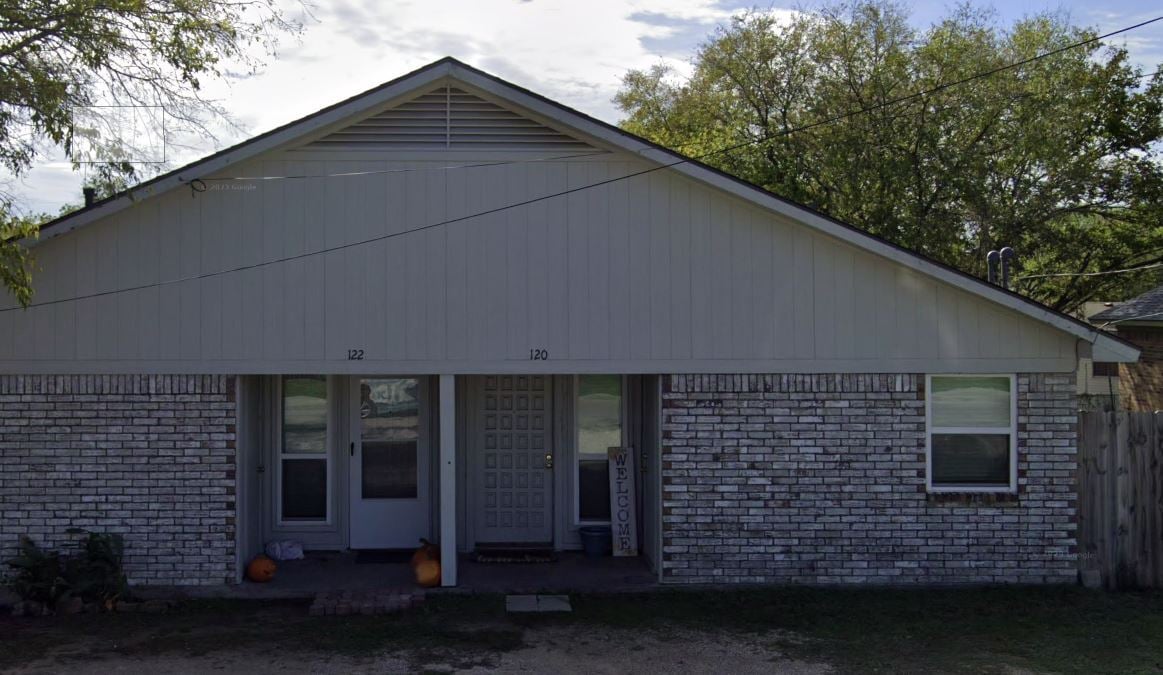 Primary Photo - 120 Oak Hill Dr