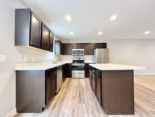 Building Photo - Riverstone Townhomes