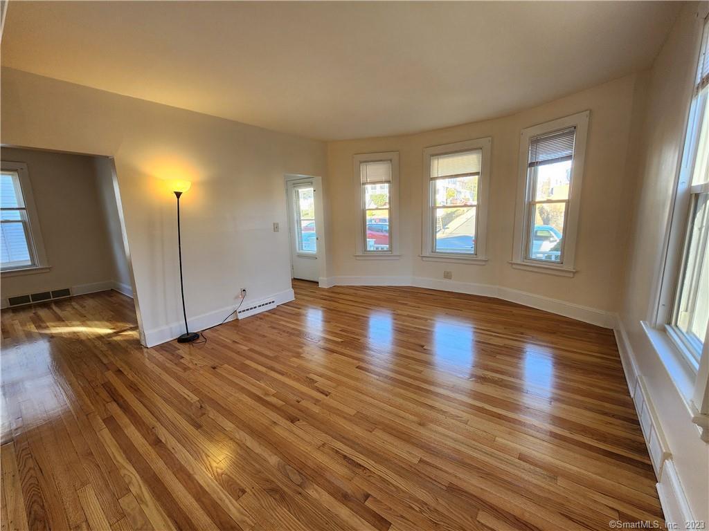 35 Holbrook Pl, Ansonia, CT 06401 Room for Rent in Ansonia, CT