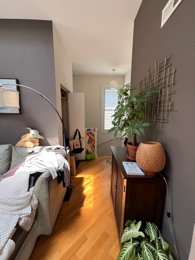Foto del edificio - 3301 N Oakley Ave