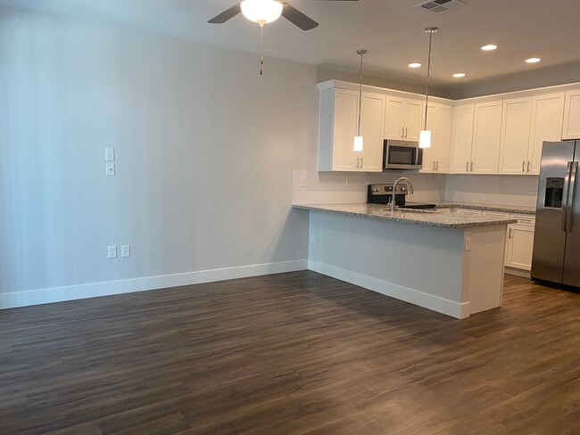 Building Photo - Gorgeous 3 Bedroom Townhome in the Aspire ...