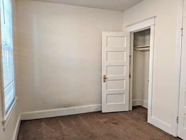 Building Photo - 507 I St NE