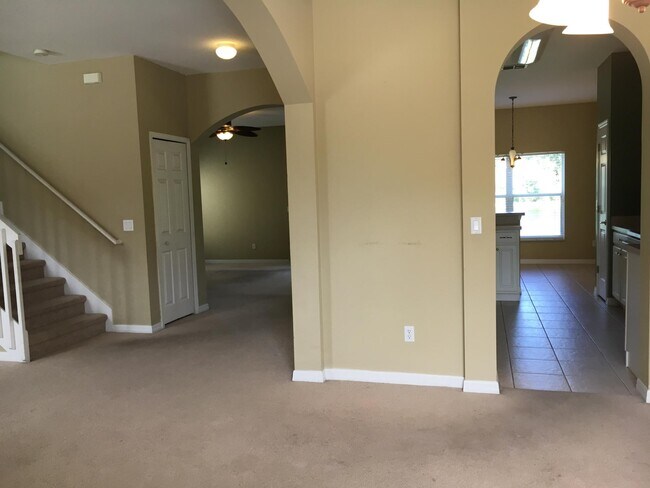 Building Photo - 9805 Portofino Dr
