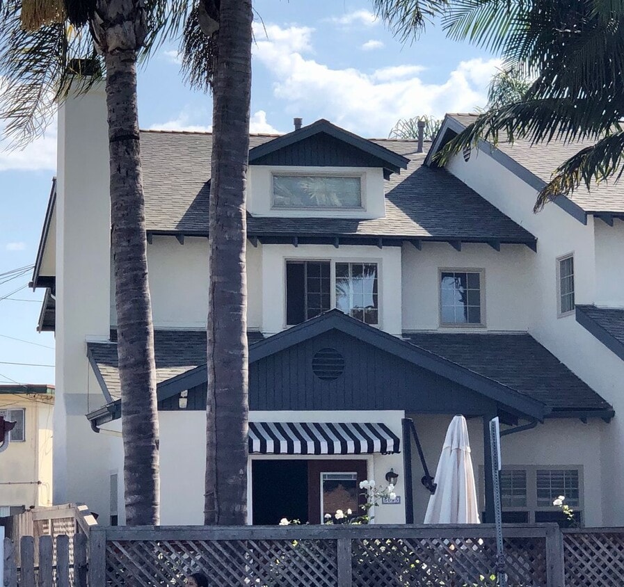 Primary Photo - Gorgeous Condo a Block from the Beach in a...
