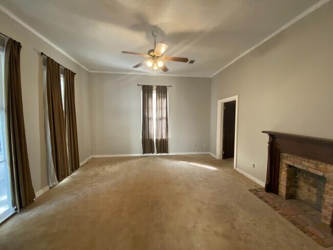 Foto del edificio - Pensacola - Downtown - 2 bedroom, 1.5 bath...