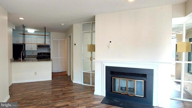 Foto del edificio - 9706 Hellingly Pl