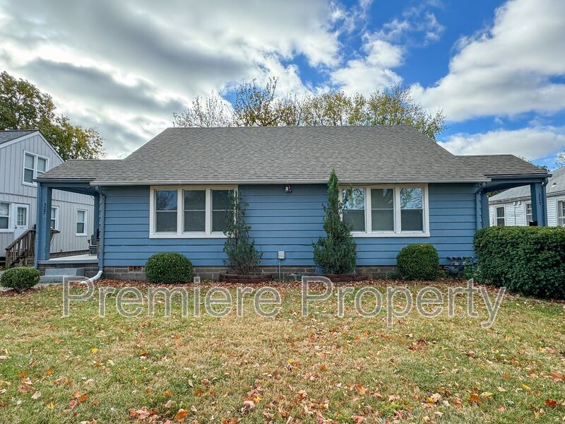 Primary Photo - 325 E 28th Ave