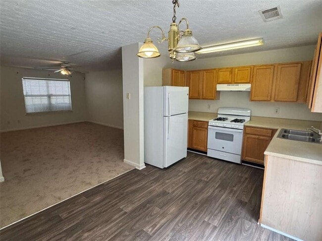 Building Photo - 356 Springbottom Dr SE