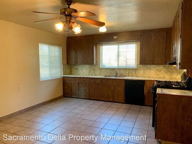 Building Photo - 3 br, 2 bath House - 3261 Northview Drive