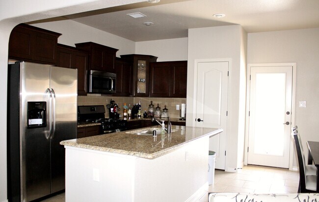 Foto del edificio - BEAUTIFULLY MAINTAINED EASTSIDE HOME AVAILABLE