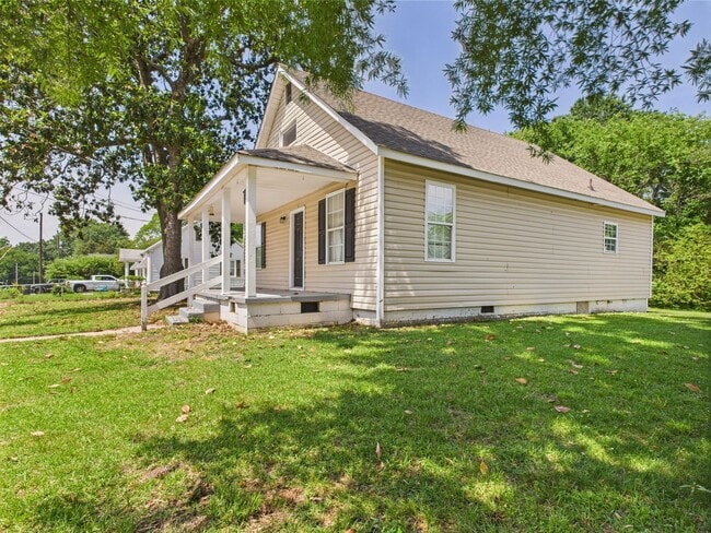 Building Photo - 1211 Miles Ave