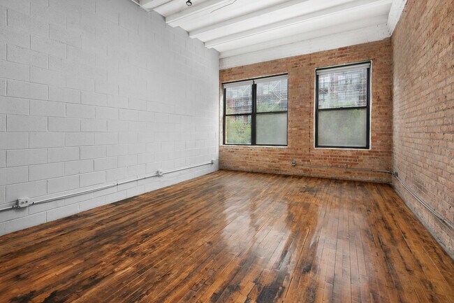 Building Photo - 1012 W Randolph St