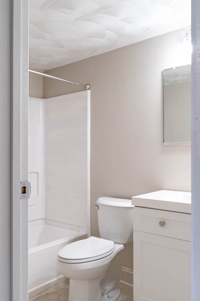 Building Photo - Oak Grove