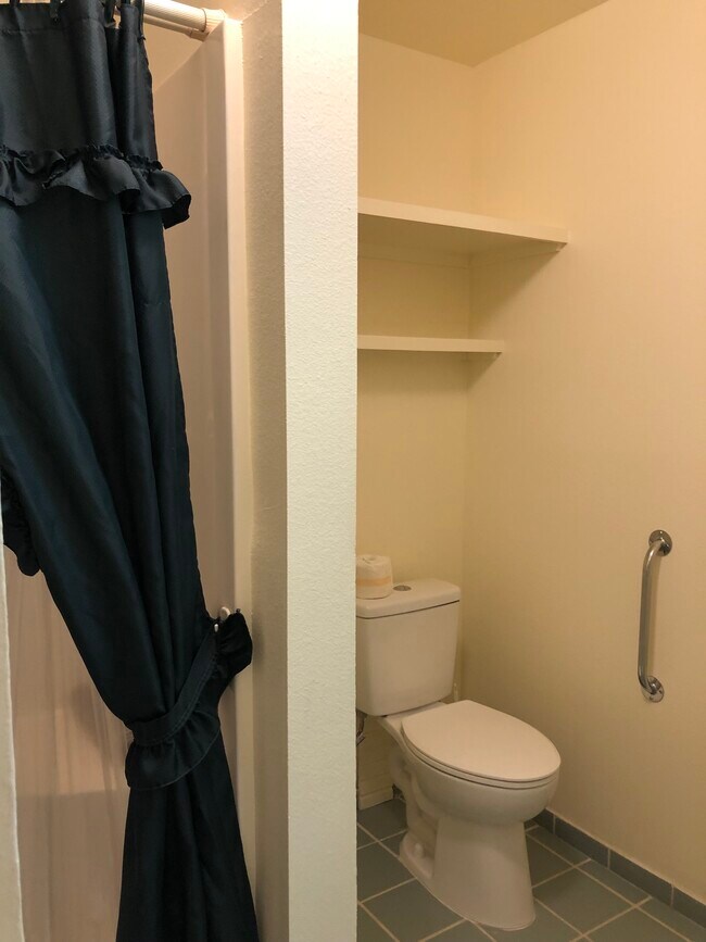 Baño - 123 W Aztec Blvd