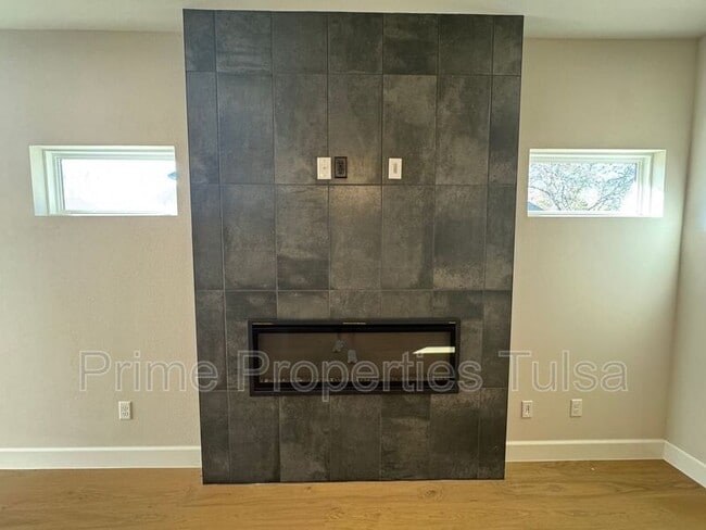 Building Photo - 1102 E Delmar Pl