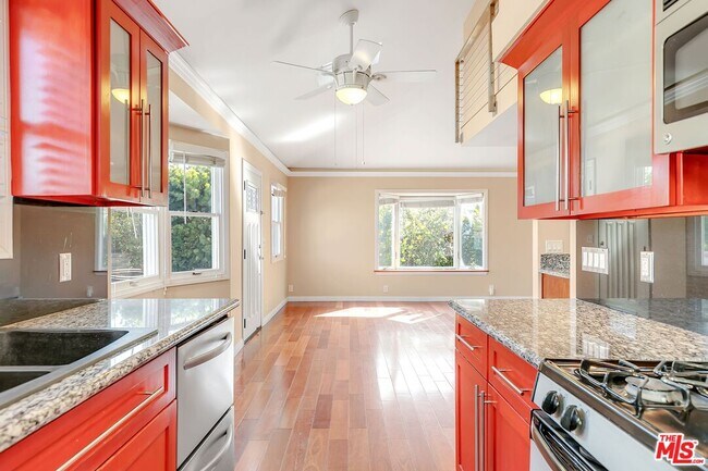 Foto del edificio - 325 Vernon Ave