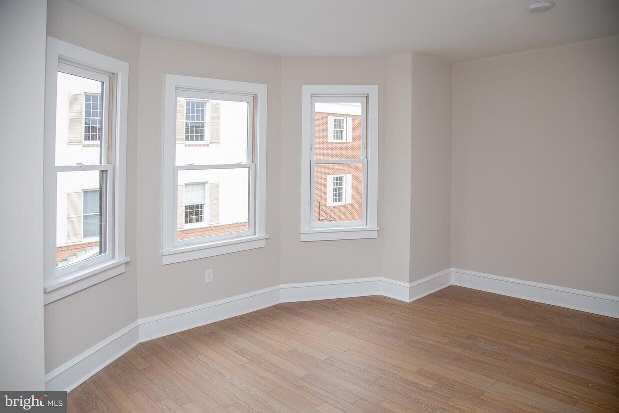 Primary Photo - 226 W 9th St
