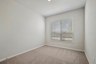 Building Photo - 2530 Green Jasper Dr
