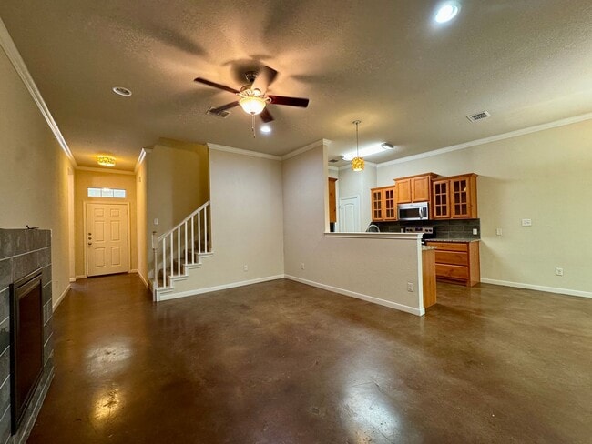 Building Photo - Savannah Court Luxury Townhomes