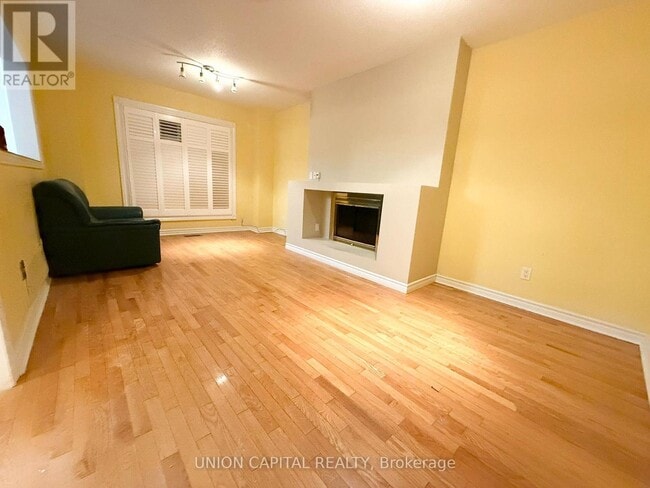 Building Photo - 51 Kimbark Crescent