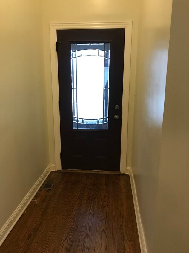 Primary Photo - 1305 W Carmen Ave