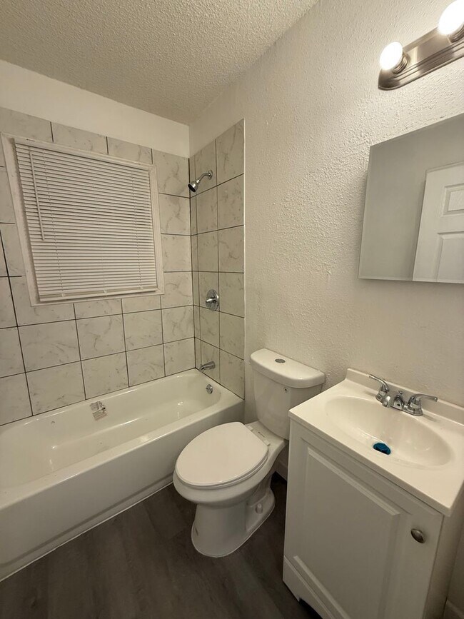 Building Photo - Newly Renovated 2-Bedroom Duplex – Section...