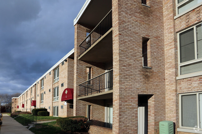 Building Photo - The Apartments at Jefferson Chase