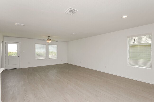 Foto del edificio - 2756 Mistwood Dr