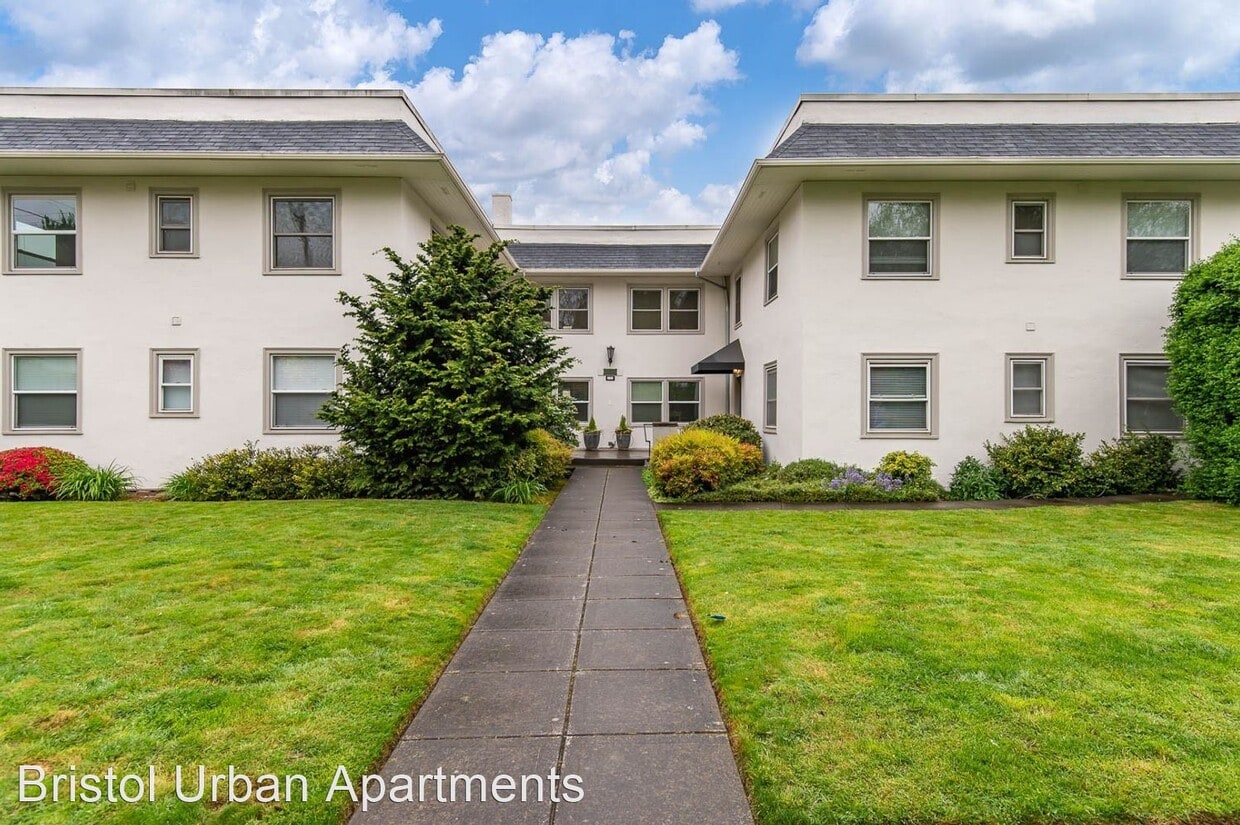 Primary Photo - 131 SE 24th Ave