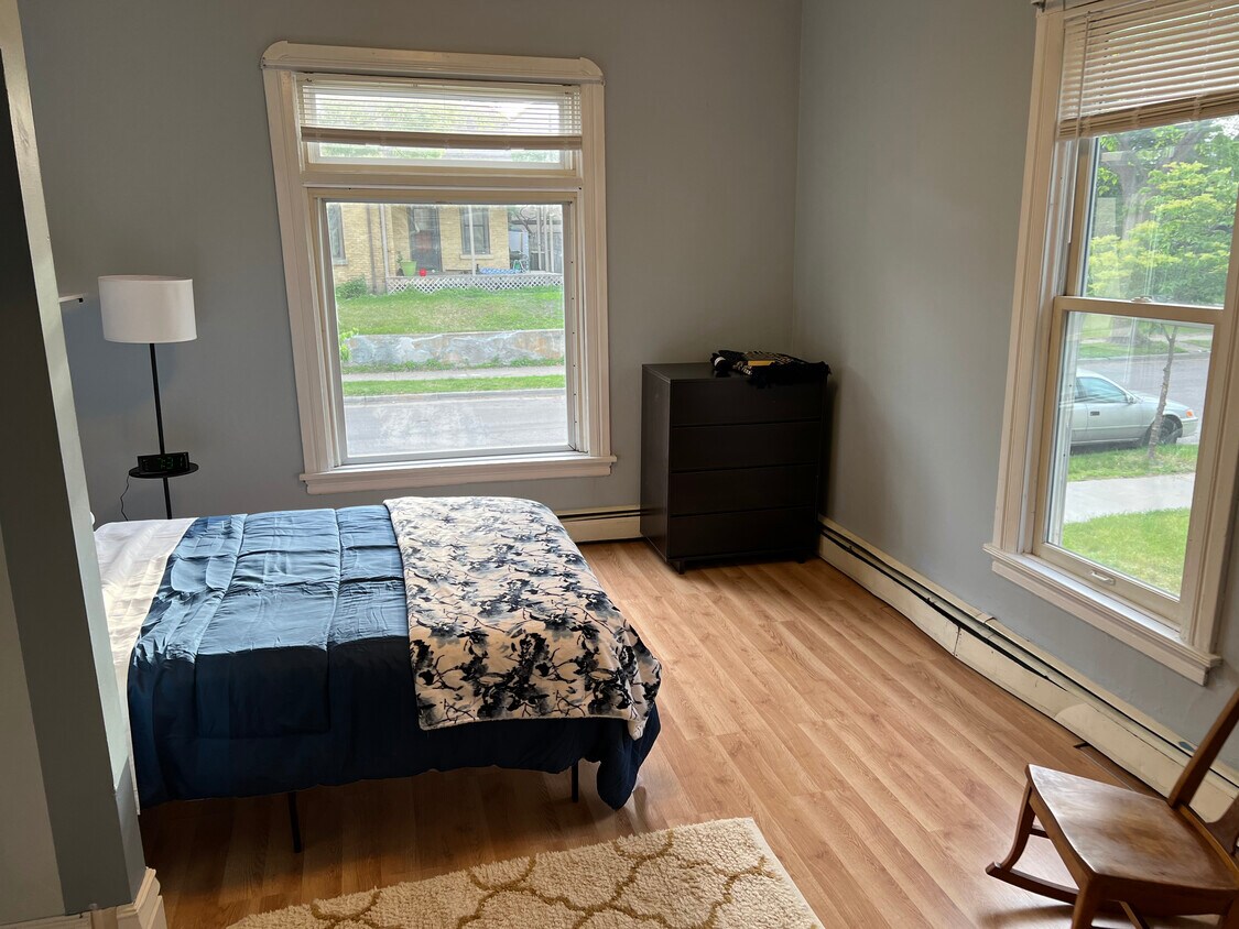 Foto principal - 2121 13th Ave S