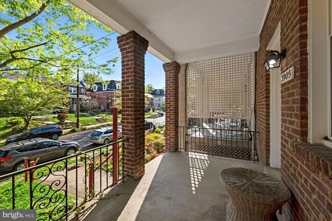 Foto del edificio - 3905 W St NW