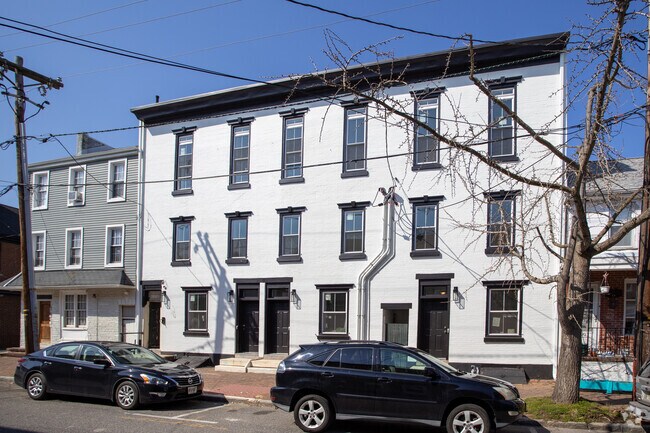 Building Photo - 23-27 E Union St