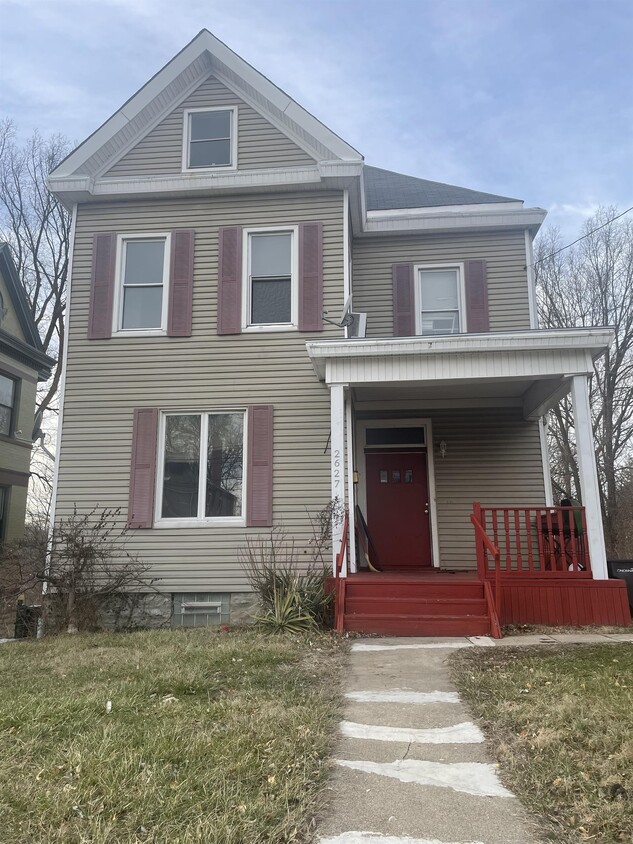 Building Photo - 2627 Fenton Ave