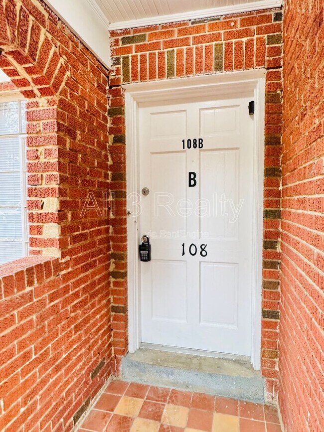 Building Photo - 108 Brantwood Dr